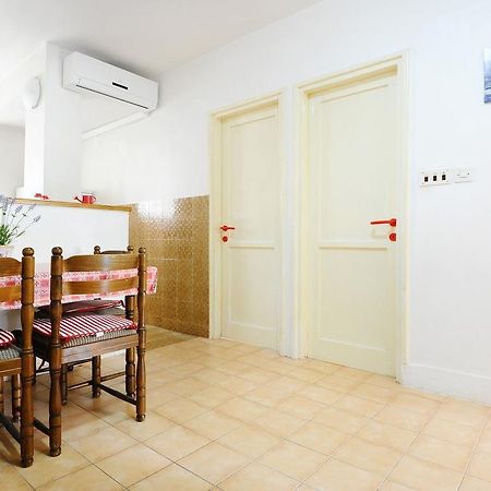 Split Central Lovely Flat Bilik gambar