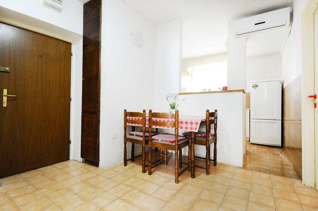 Split Central Lovely Flat Bilik gambar