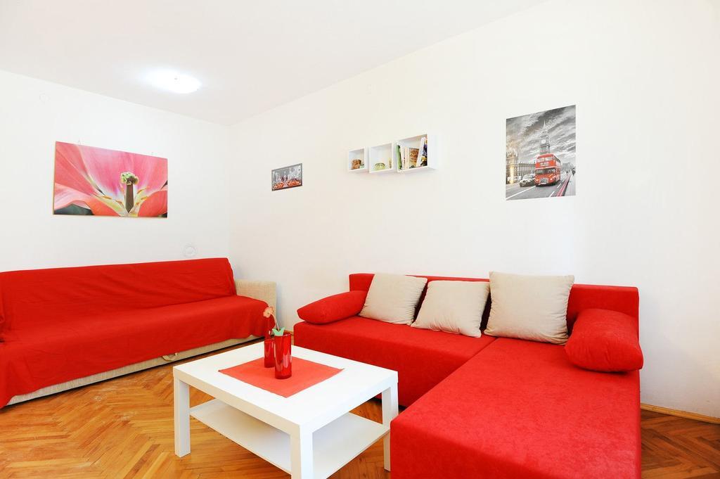 Split Central Lovely Flat Bilik gambar